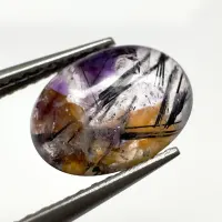 Quartz avec inclusions Am&eacute;thyste avec Rutile Noir, Cabochon, Norv&egrave;ge, 10 x 7 x 4 mm, 2.35 ct