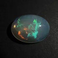 Opale &eacute;thiopienne Jeu de couleurs, cabochon ovale, 12 x 9 x 3 mm, 1,72 ct