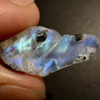 Mondstein Weiss mit blauem Regenbogen, Sri Lanka, 26 x 11 x 6 mm, 12,96 ct