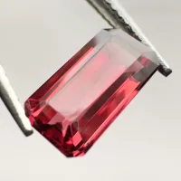 Pyropisches Granat achteckig, 9 x 4 mm, 1,91 ct, Mosambik