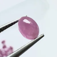 Rubin unbehandelt ros&eacute;-rot, oval, Cabochon, Myanmar, 7 x 5 mm, ~1.40 ct