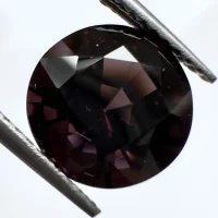 Spinell rund, 9 x 9 mm, 3,97 ct, Myanmar, GIT-Zertifikat