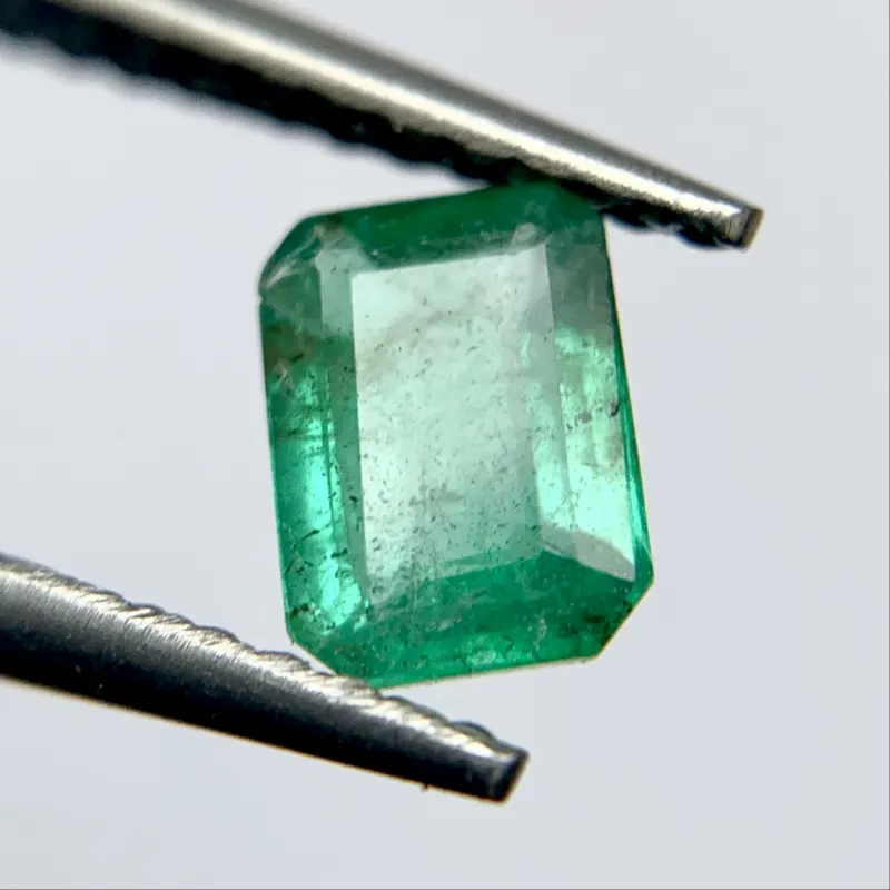 Emerald octagonal, 5 x 4 x 2 mm, 0.48 ct