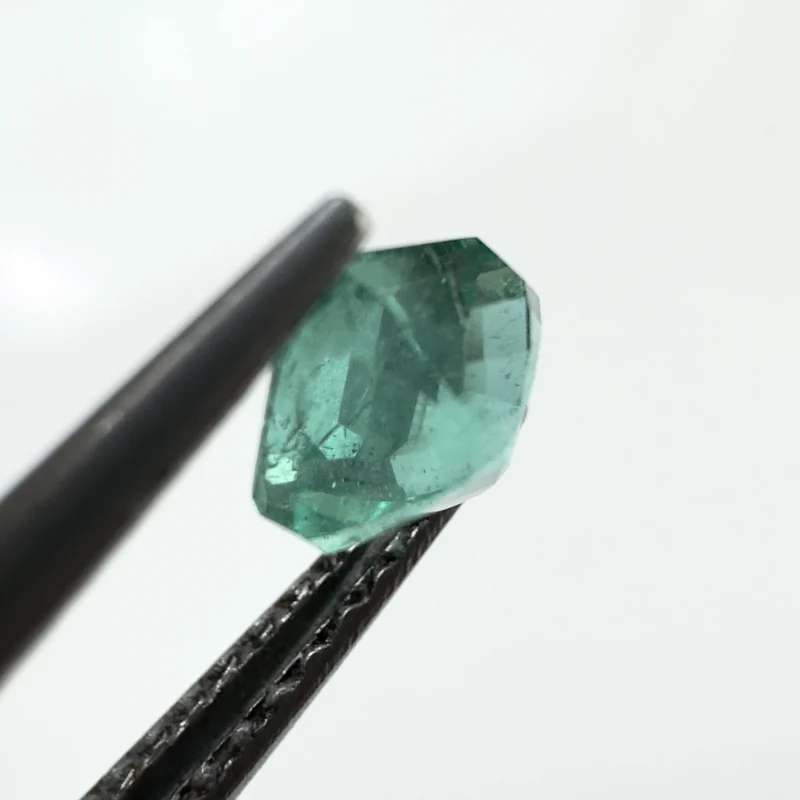 Emerald octagonal, 4 x 4 x 3 mm, 0.43 ct