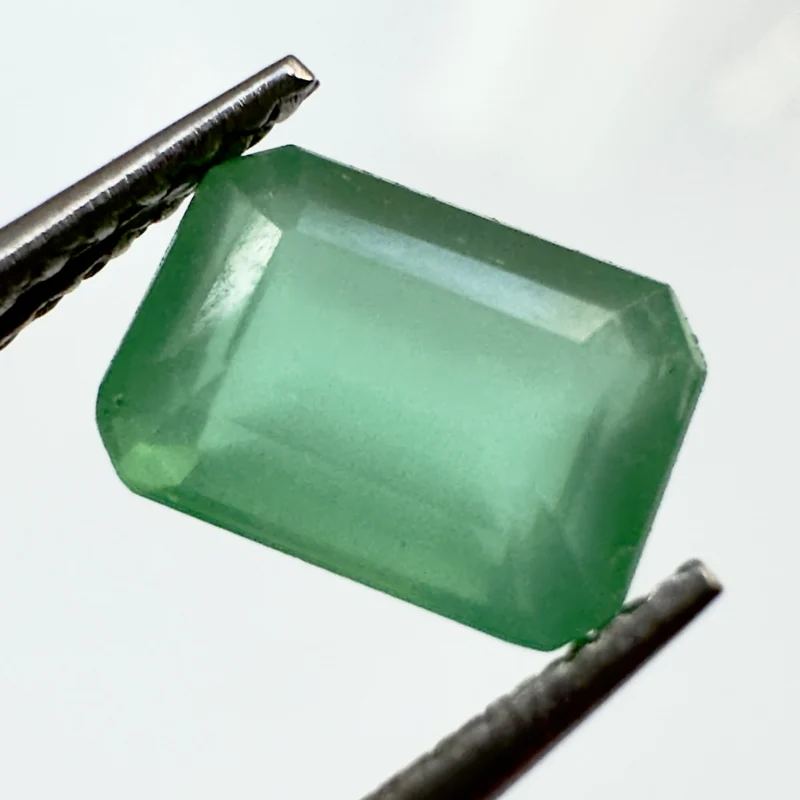 Smaragd achteckig, 7 x 5 x 4 mm, 1.20 ct