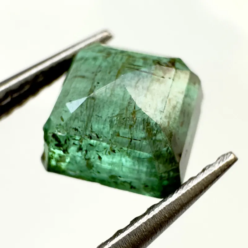 Emerald octagonal, 6 x 6 x 4 mm, 1.91 ct