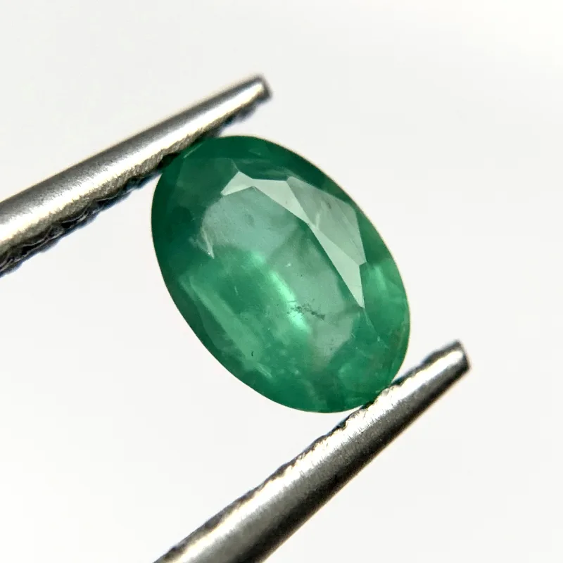 &Eacute;meraude ovale, 6 x 4 x 2 mm, 0.48 ct