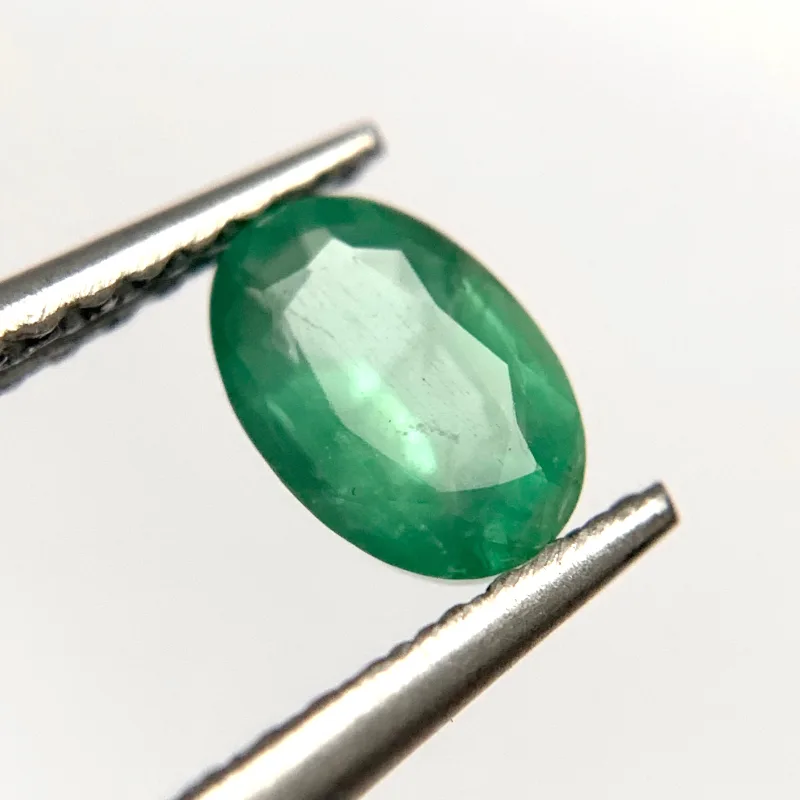 &Eacute;meraude ovale, 6 x 4 x 2 mm, 0.48 ct