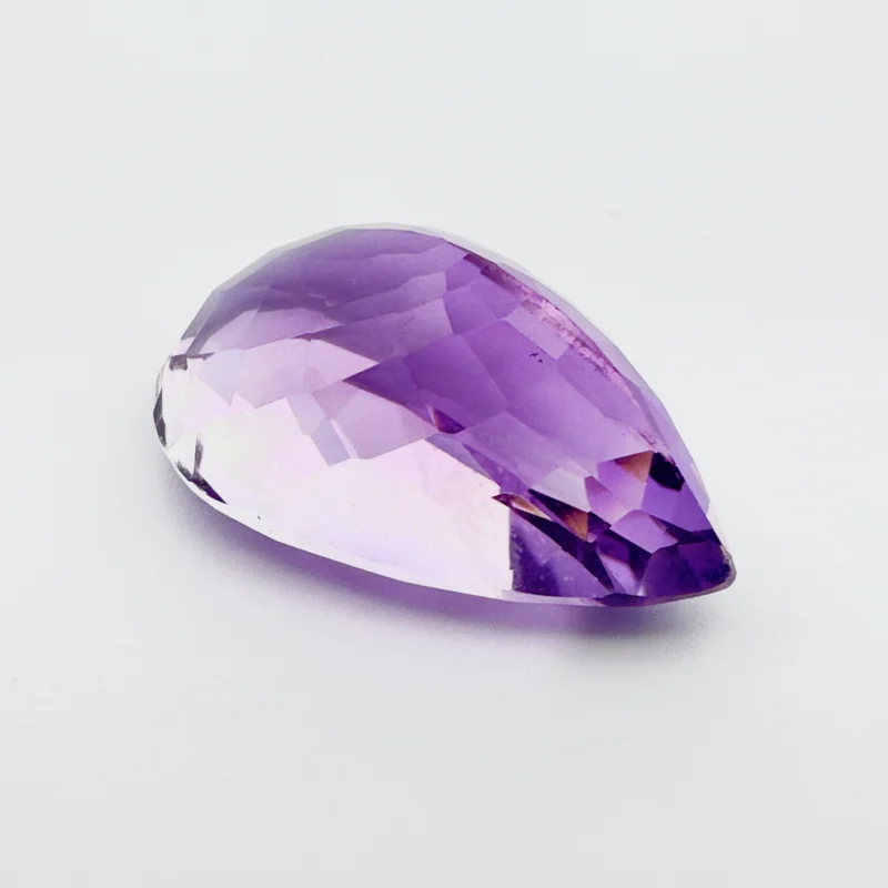 Am&eacute;thyste poire, 22 x 13 x 10 mm, 17.65 ct