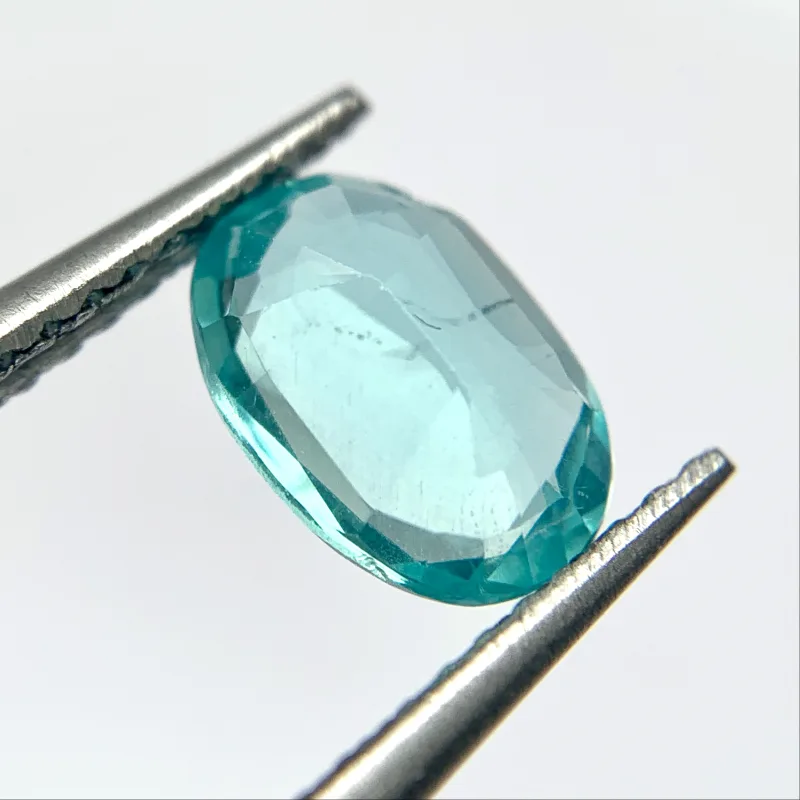 Apatit oval, 8 x 5 x 3 mm, 1.21 Ct