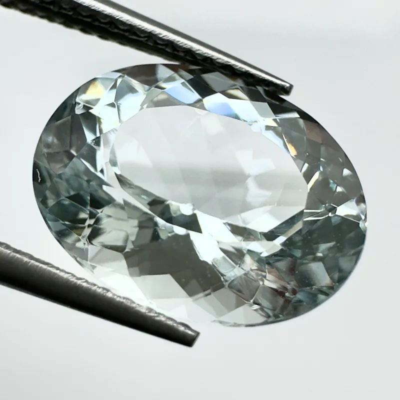 Aquamarin oval, 13 x 10 mm, 5,33 ct, Brasilien, GIT-Zertifikat