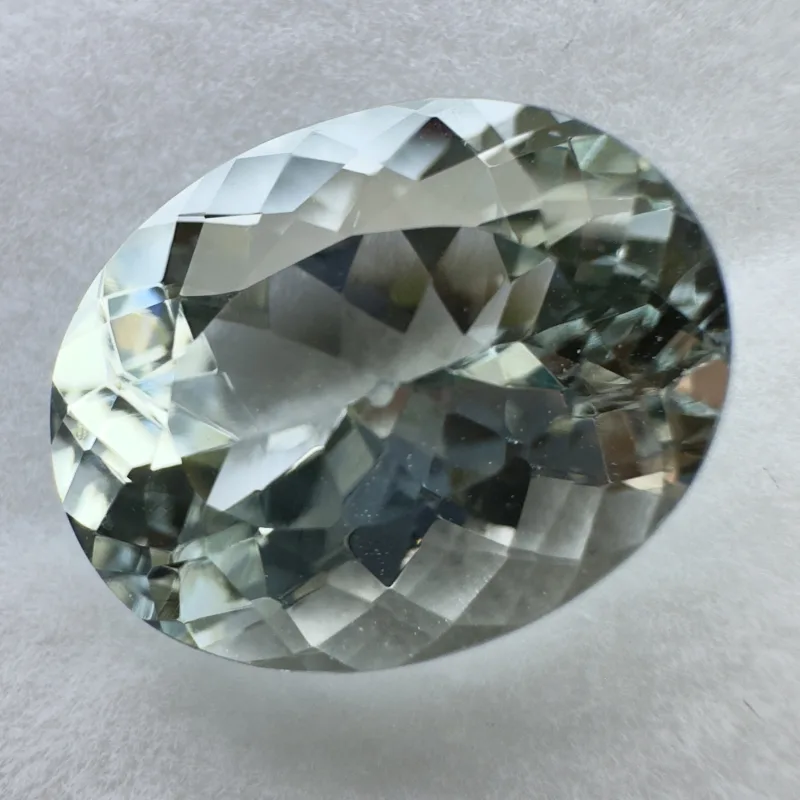 Aquamarin oval, 13 x 10 mm, 5,33 ct, Brasilien, GIT-Zertifikat