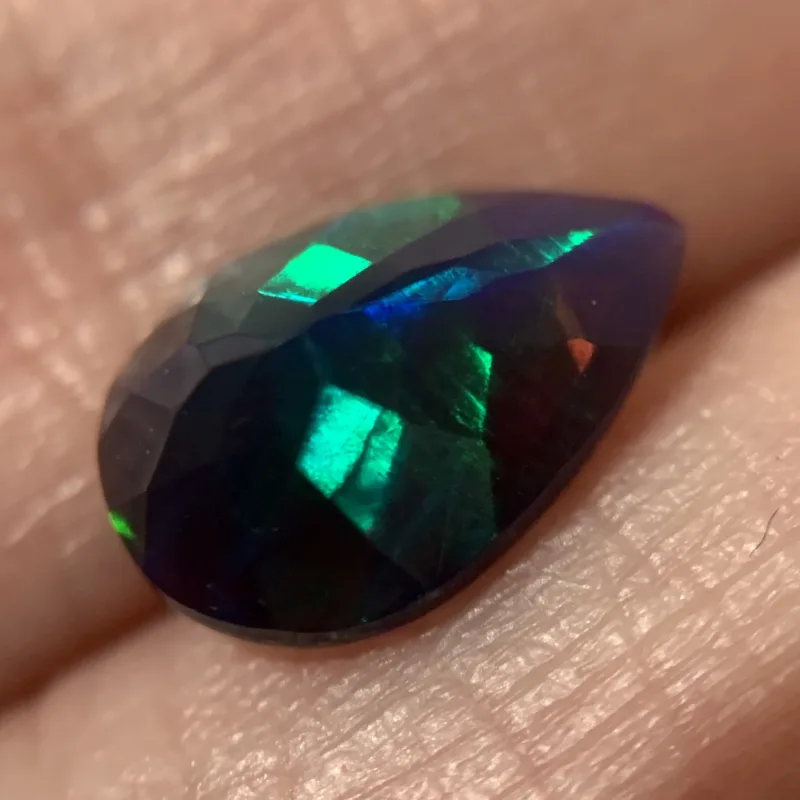Opale &eacute;thiopienne Noir, Pear, Treated, 1.23 ct
