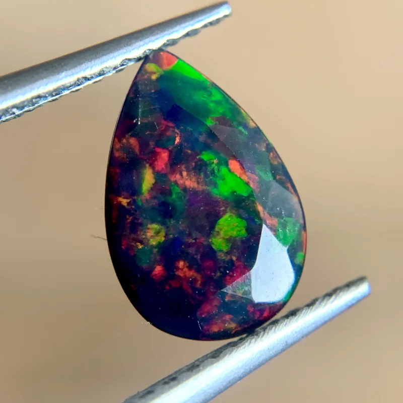 Opale &eacute;thiopienne Noir, Pear, Treated, 1.23 ct