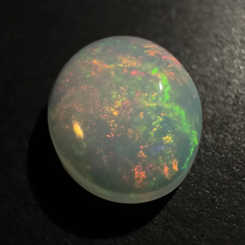 &Auml;thiopischer Opal Farbspiel, Ovaler Cabochon, 11 x 9 x 4 mm, 2,66 ct