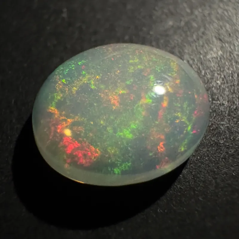 &Auml;thiopischer Opal Farbspiel, Ovaler Cabochon, 11 x 9 x 4 mm, 2,66 ct