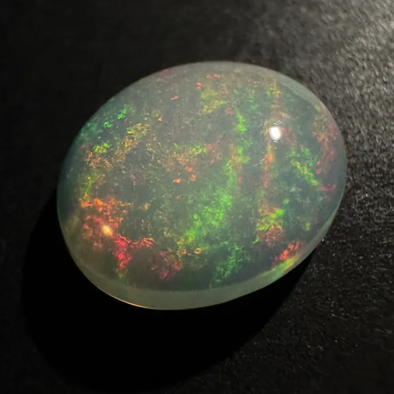 &Auml;thiopischer Opal Farbspiel, Ovaler Cabochon, 11 x 9 x 4 mm, 2,66 ct