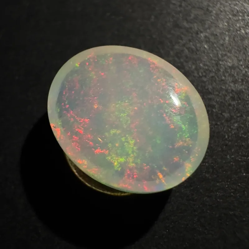&Auml;thiopischer Opal Farbspiel, Ovaler Cabochon, 11 x 9 x 4 mm, 2,66 ct