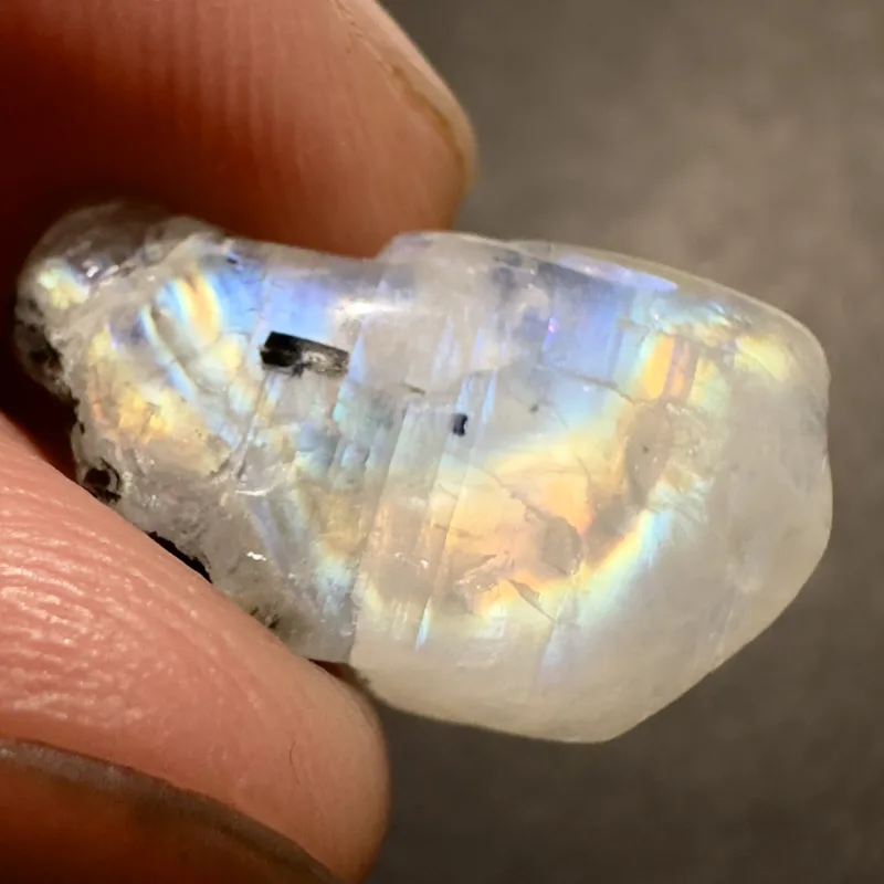 Pierre de lune Blanc avec arc-en-ciel, Sri Lanka, 19 x 11 x 6 mm, 10.89 ct