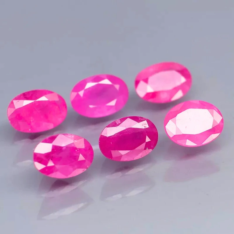 Rubis chauff&eacute; ovale, rouge-rose, 6 pcs, 6 x 4,5 mm - 6 x 4 mm, 3.84 ct