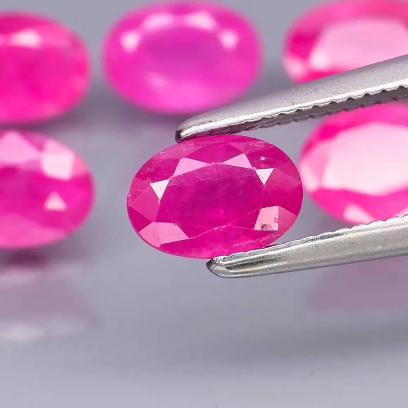 Rubis chauff&eacute; ovale, rouge-rose, 6 pcs, 6 x 4,5 mm - 6 x 4 mm, 3.84 ct