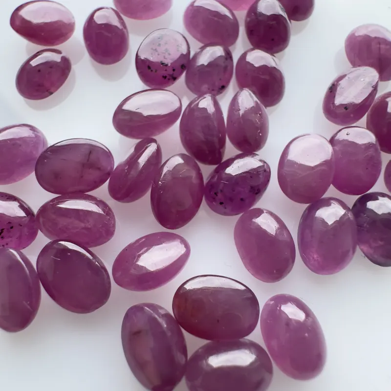 Rubin unbehandelt ros&eacute;-rot, oval, Cabochon, Myanmar, 7 x 5 mm, ~1.40 ct