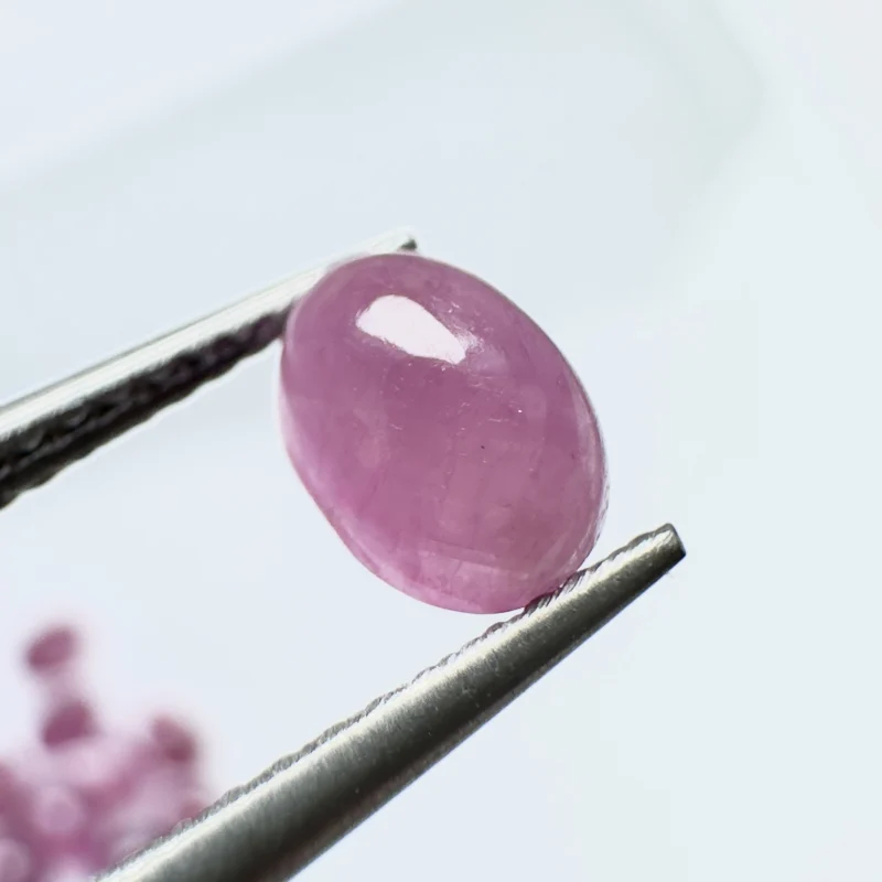 Rubin unbehandelt ros&eacute;-rot, oval, Cabochon, Myanmar, 7 x 5 mm, ~1.40 ct