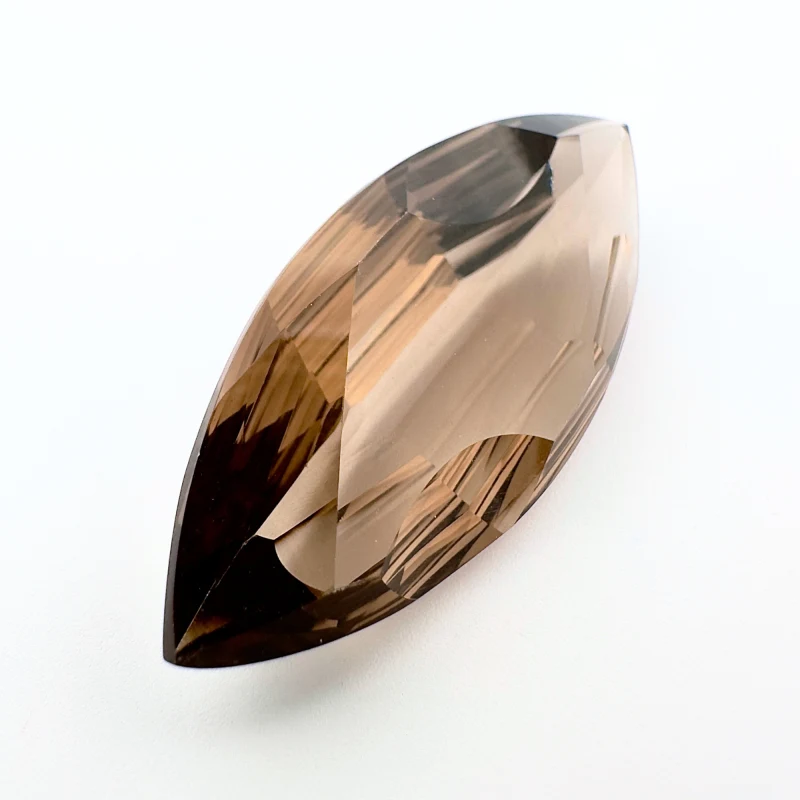 Quartz fum&eacute; marquise concave, 32 x 13 x 7 mm, 17.30 ct, IF
