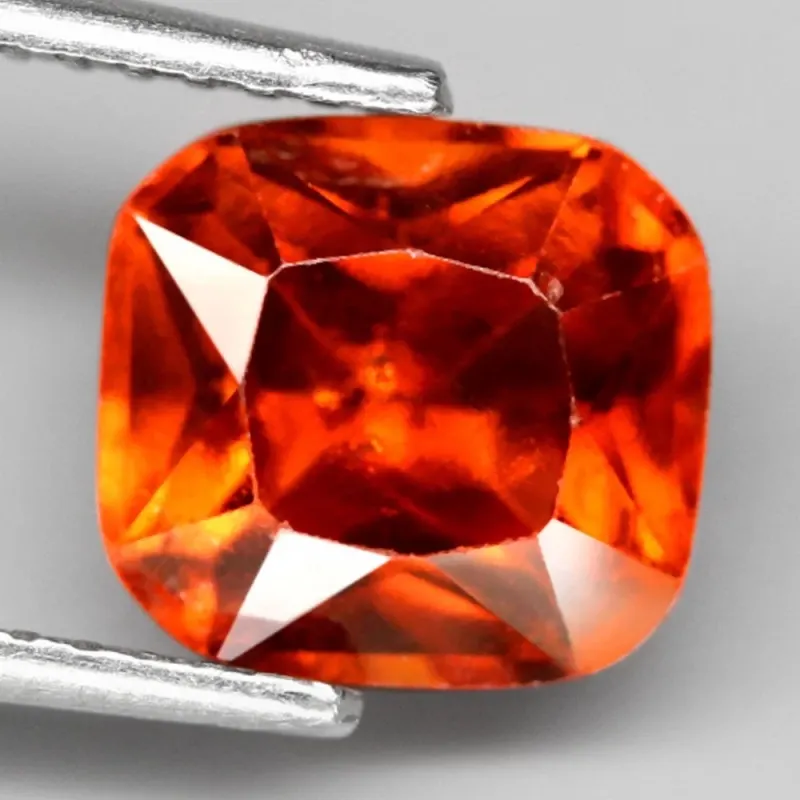 Spessartite Garnet kissenf&ouml;rmig, 7 x 7 mm, 2.40 ct, Mosambik