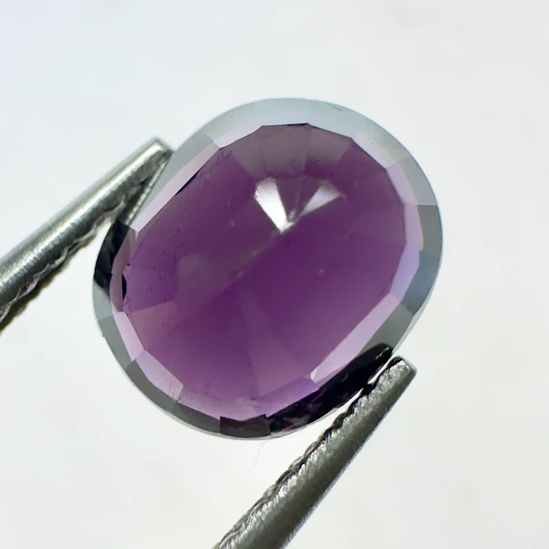 Spinelle violet, ovale, Madagascar, 7 x 6 x 4 mm, 1.97 ct, VS