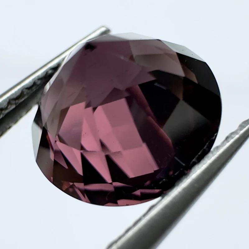 Spinell rund, 9 x 9 mm, 3,97 ct, Myanmar, GIT-Zertifikat