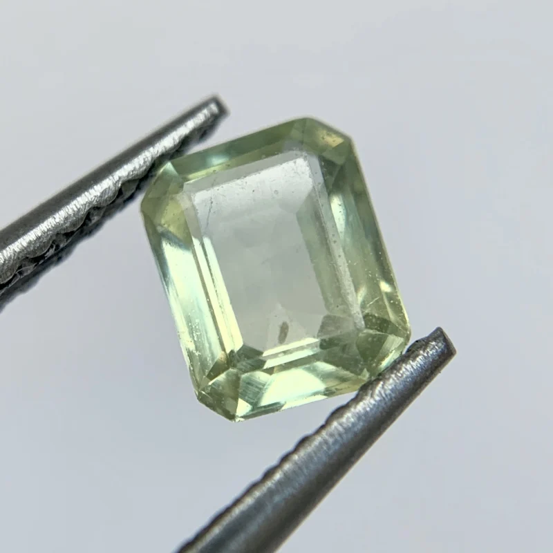 Sapphire Light Green, Heated, Octagonal, Thailand, 0.69 ct