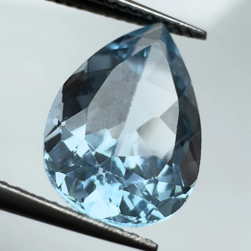 Topaze bleue Bleu ciel, poire, Br&eacute;sil, 15 x 10 x 7 mm, 7.40 ct