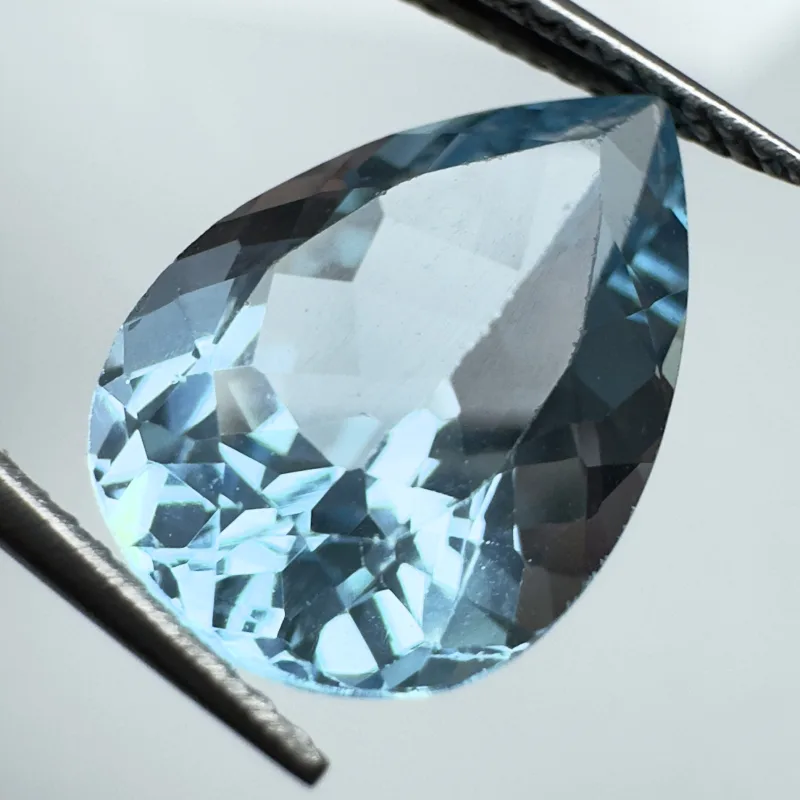 Topaze bleue Bleu ciel, poire, Br&eacute;sil, 15 x 10 x 7 mm, 7.40 ct