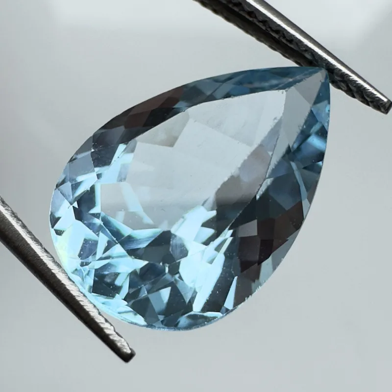 Topaze bleue Bleu ciel, poire, Br&eacute;sil, 15 x 10 x 7 mm, 7.40 ct