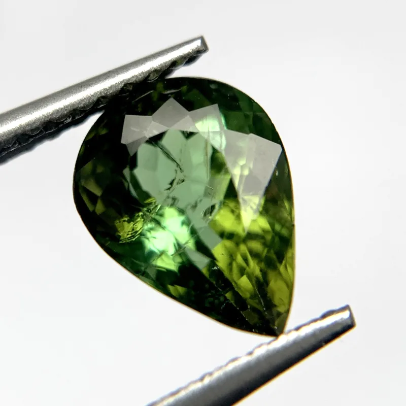 Tourmaline Vert, poire, Mozambique, 8 x 6 x 5 mm, 1,62 ct