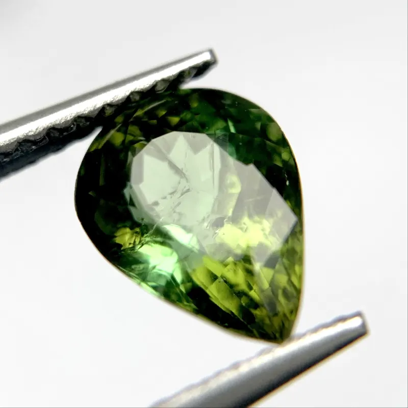 Tourmaline Vert, poire, Mozambique, 8 x 6 x 5 mm, 1,62 ct