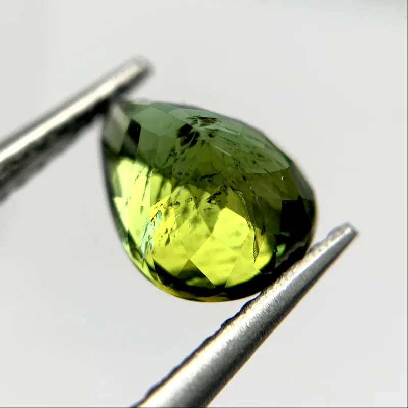 Tourmaline Vert, poire, Mozambique, 8 x 6 x 5 mm, 1,62 ct