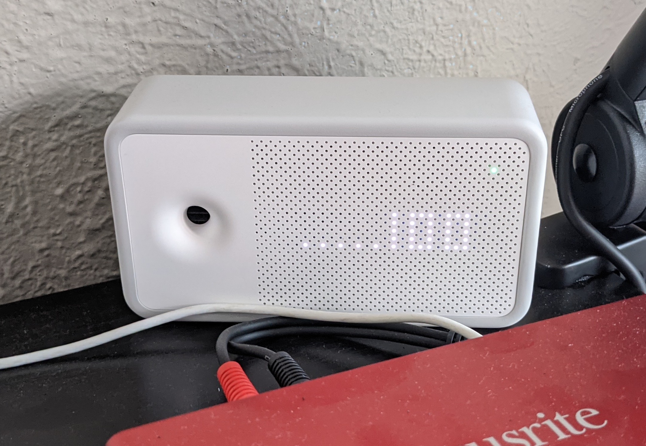 My Awair Element air quality monitor showing a rare perfect 100 score and showing ideal levels for temperature, humidity, CO2, VOCs, and PM2.5