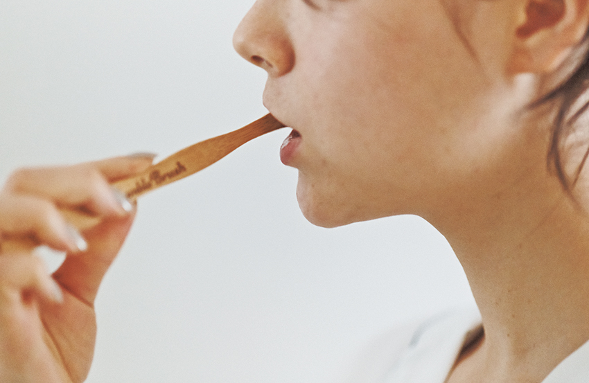 歯ブラシは濡らさない 意外と知らない 正しい歯磨きハウツー Frau編集部 Frau