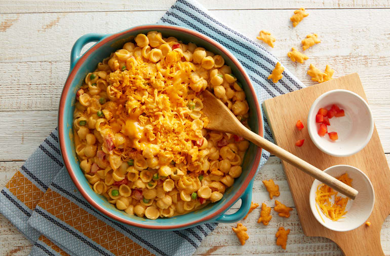 Mac and Cheese with Peppers and Peas