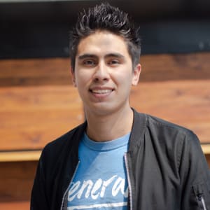 Alejandro Valencia headshot
