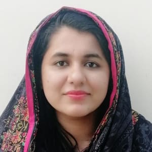 Hira Athar headshot
