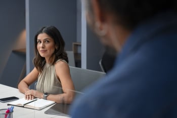 Cómo Prepararte para una Entrevista de Trabajo: Una Guía Paso a Paso para Destacar