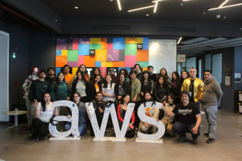 Por primera vez se realiza la clase intermedia del bootcamp CLOUD en las oficinas de AWS