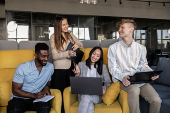 ¿Estás Pensando en Convertirte en Freelancer? Esto es lo que Necesitas para Empezar