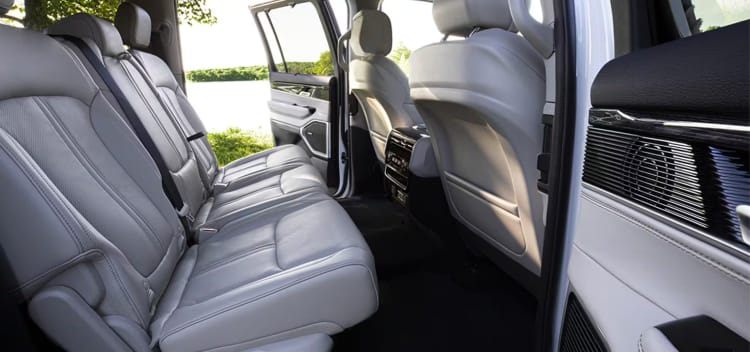 2025 Jeep Wagoneer Overland - Photo 8
