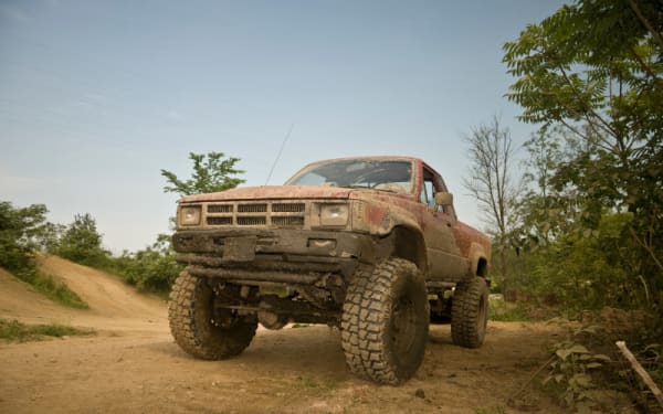 How to Maintain a Truck’s Undercarriage After Mud