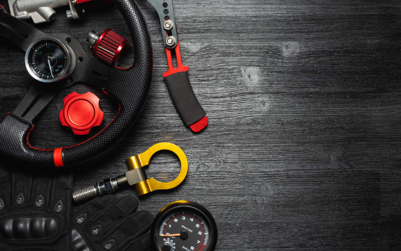 10 Things Everyone Should Keep In Their Cars