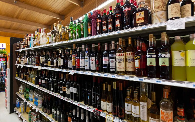 9 Grocery Store Chains With The Best Selection Of Alcohol